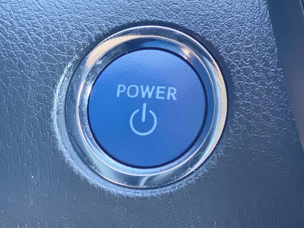 2021 Toyota Camry SE 32