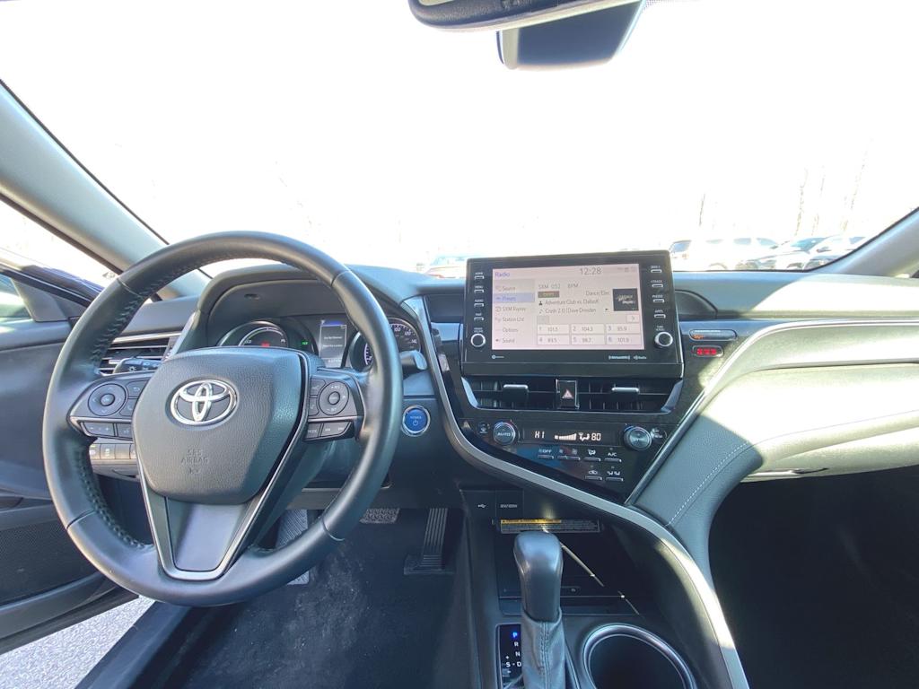 2021 Toyota Camry SE 2