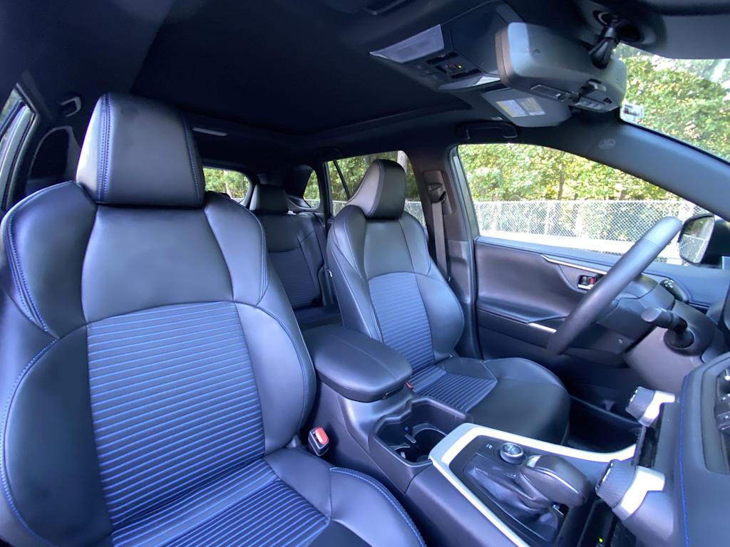 Thumbnail: 2025 Toyota RAV4 - 32