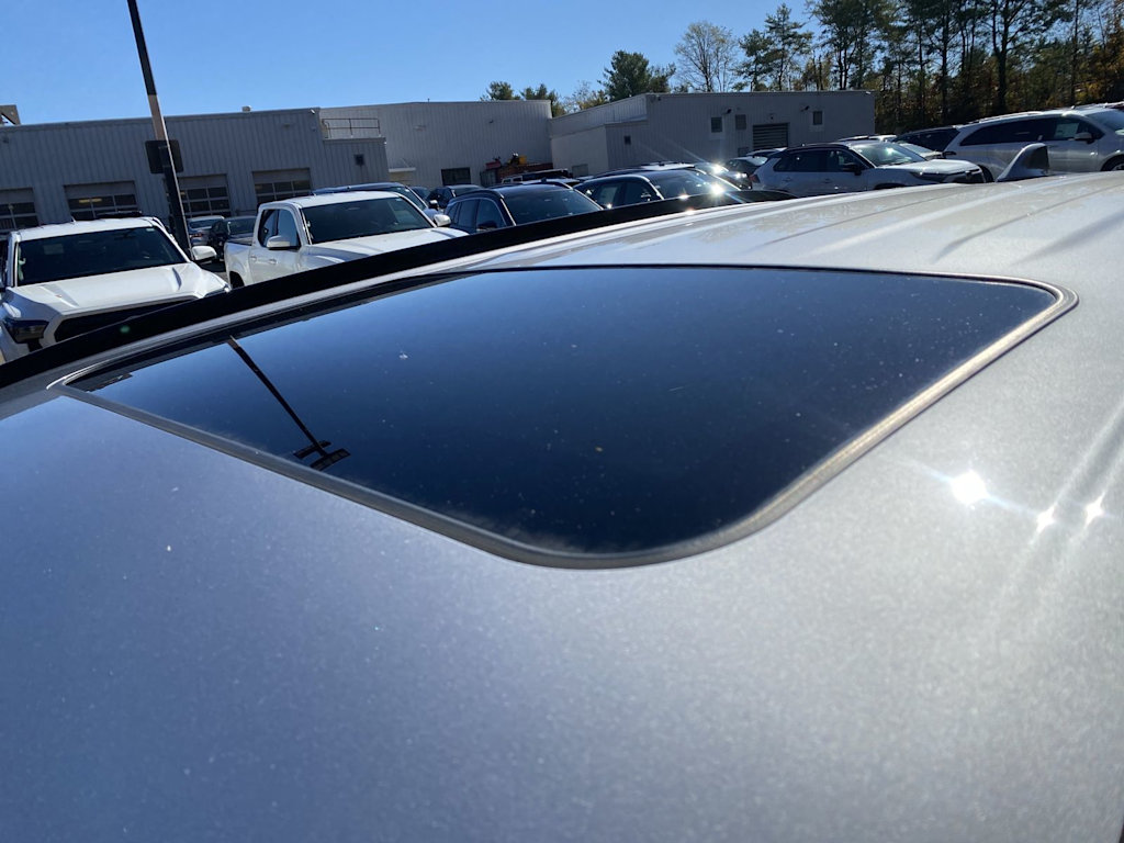 Thumbnail: 2022 Toyota RAV4 - 21