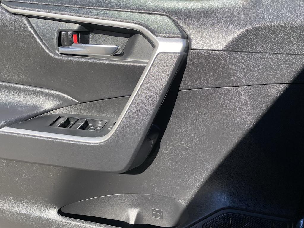 Thumbnail: 2022 Toyota RAV4 - 22