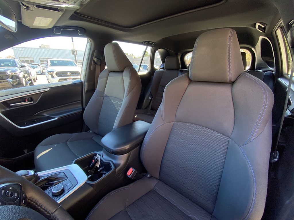 Thumbnail: 2022 Toyota RAV4 - 8