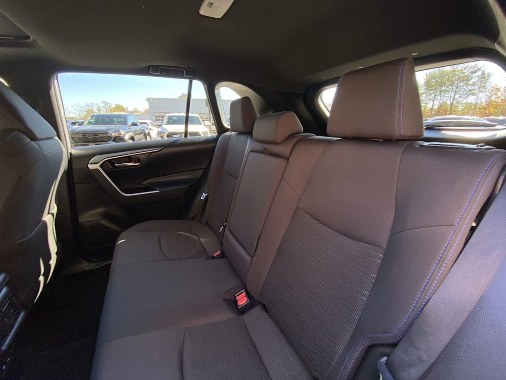 Thumbnail: 2022 Toyota RAV4 - 9