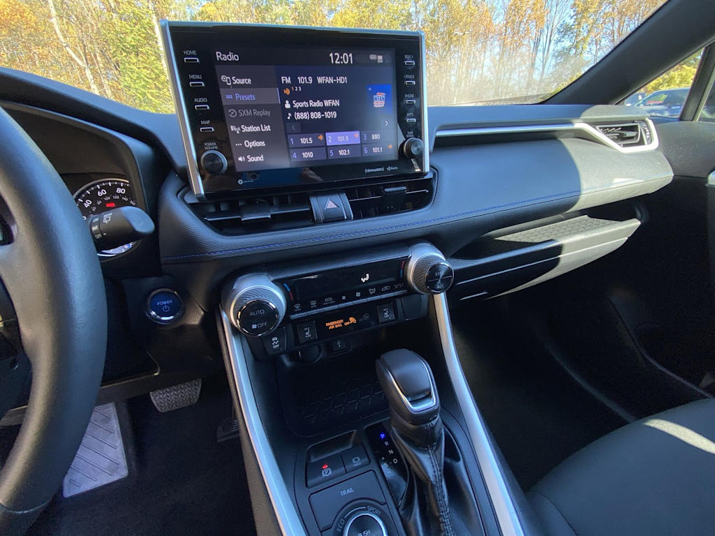 Thumbnail: 2022 Toyota RAV4 - 10