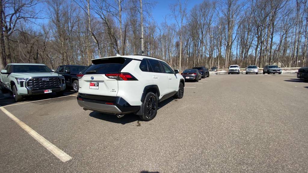 Thumbnail: 2022 Toyota RAV4 - 15