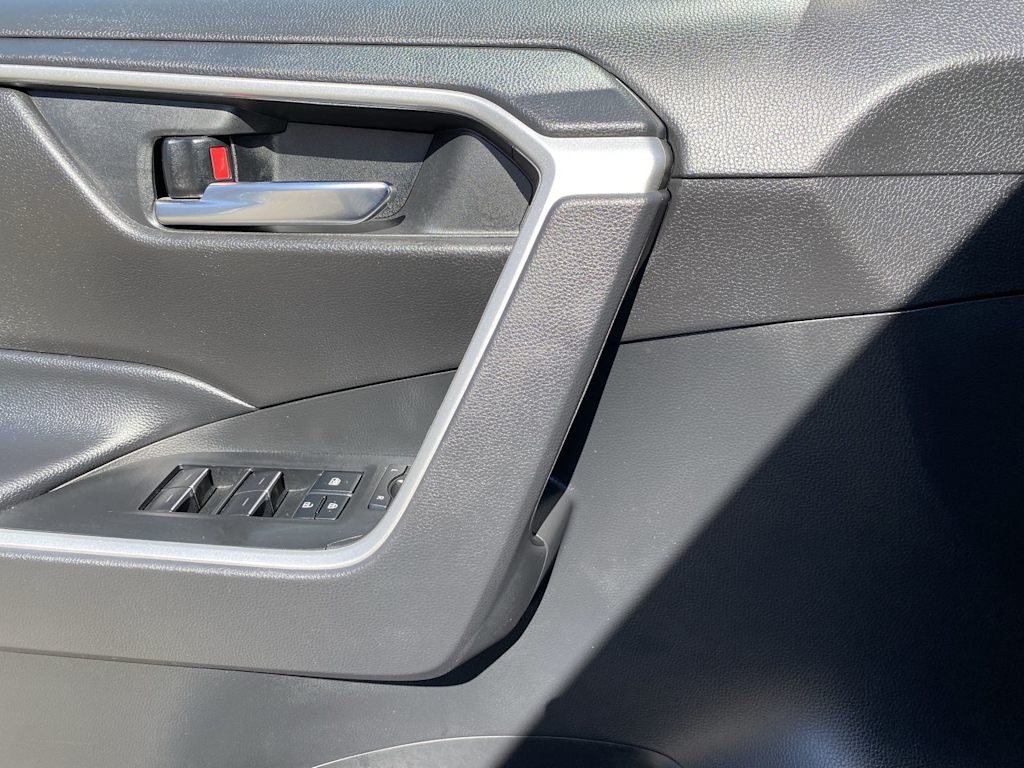 Thumbnail: 2022 Toyota RAV4 - 26