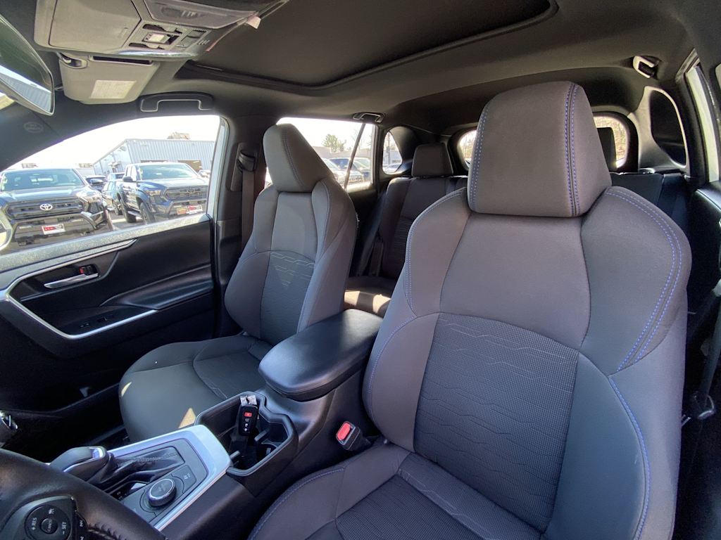 Thumbnail: 2022 Toyota RAV4 - 8