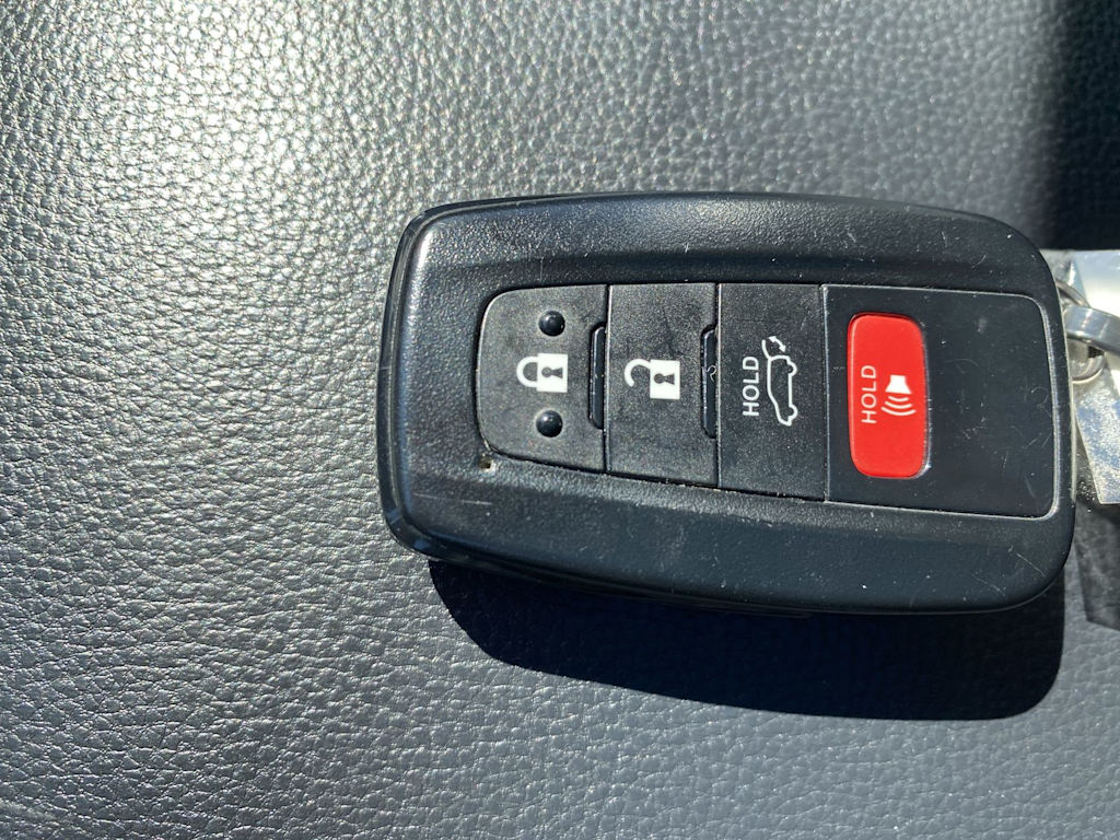 Thumbnail: 2022 Toyota RAV4 - 33