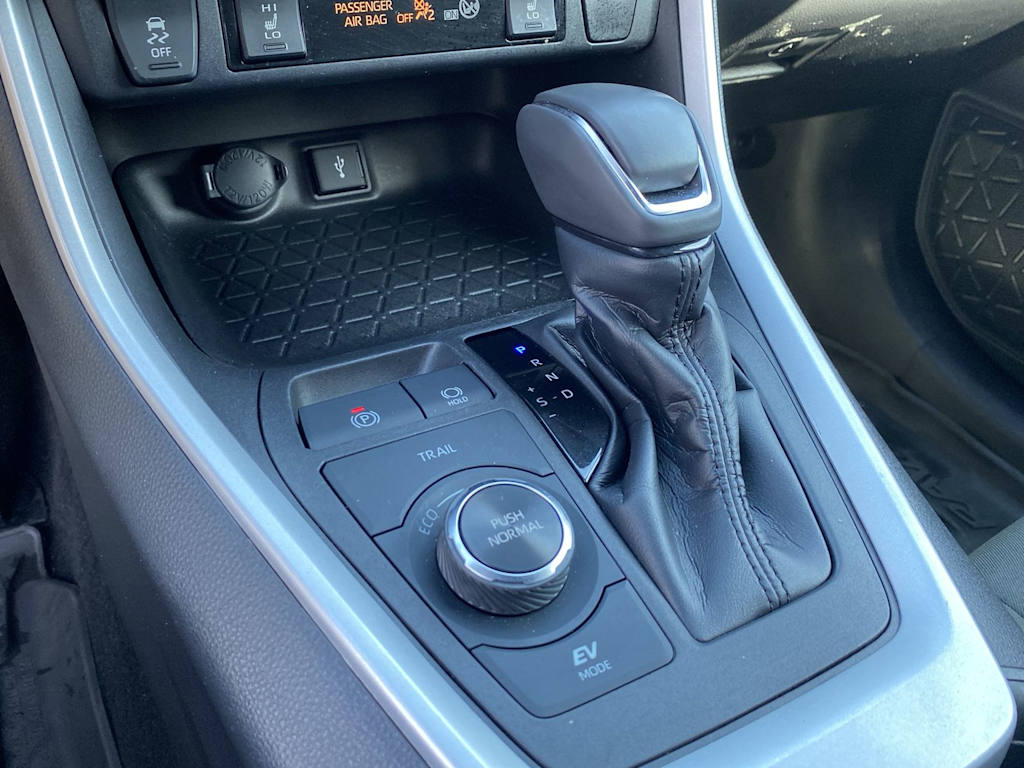 Thumbnail: 2022 Toyota RAV4 - 12