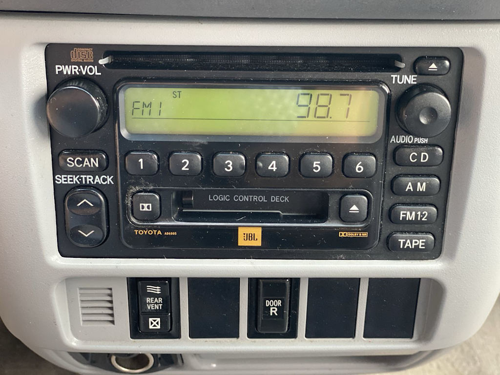 Thumbnail: 2003 Toyota Sienna - 14