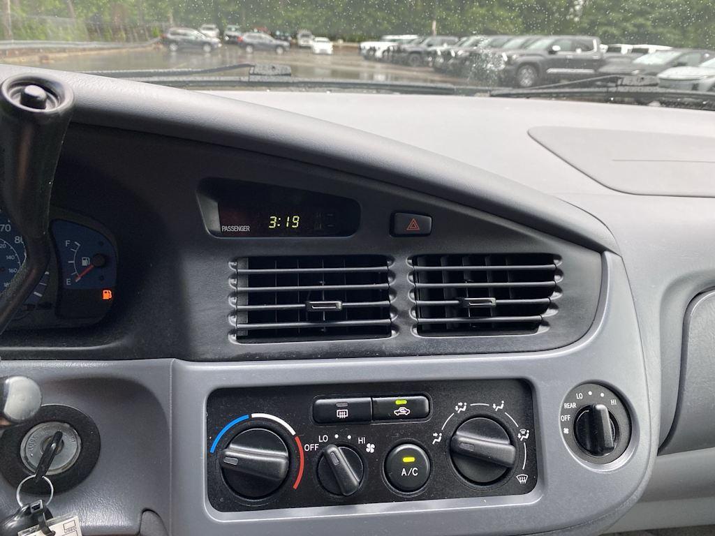Thumbnail: 2003 Toyota Sienna - 34