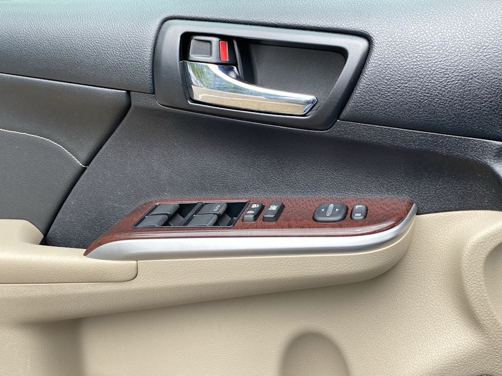 Thumbnail: 2013 Toyota Camry - 28