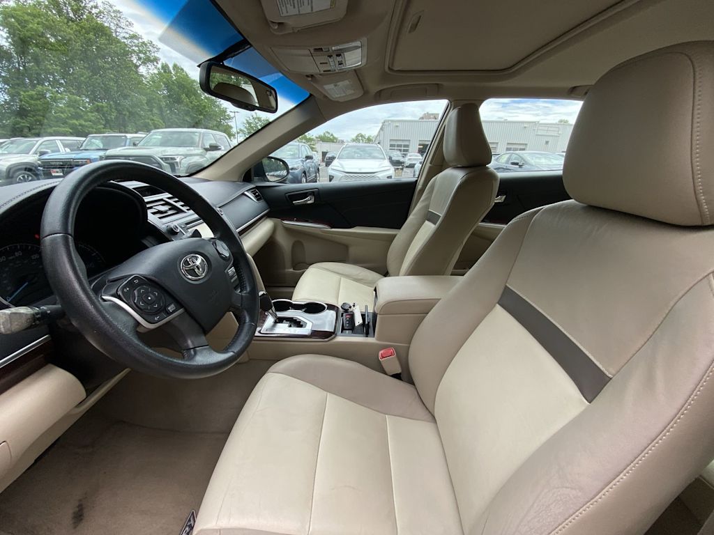 Thumbnail: 2013 Toyota Camry - 9