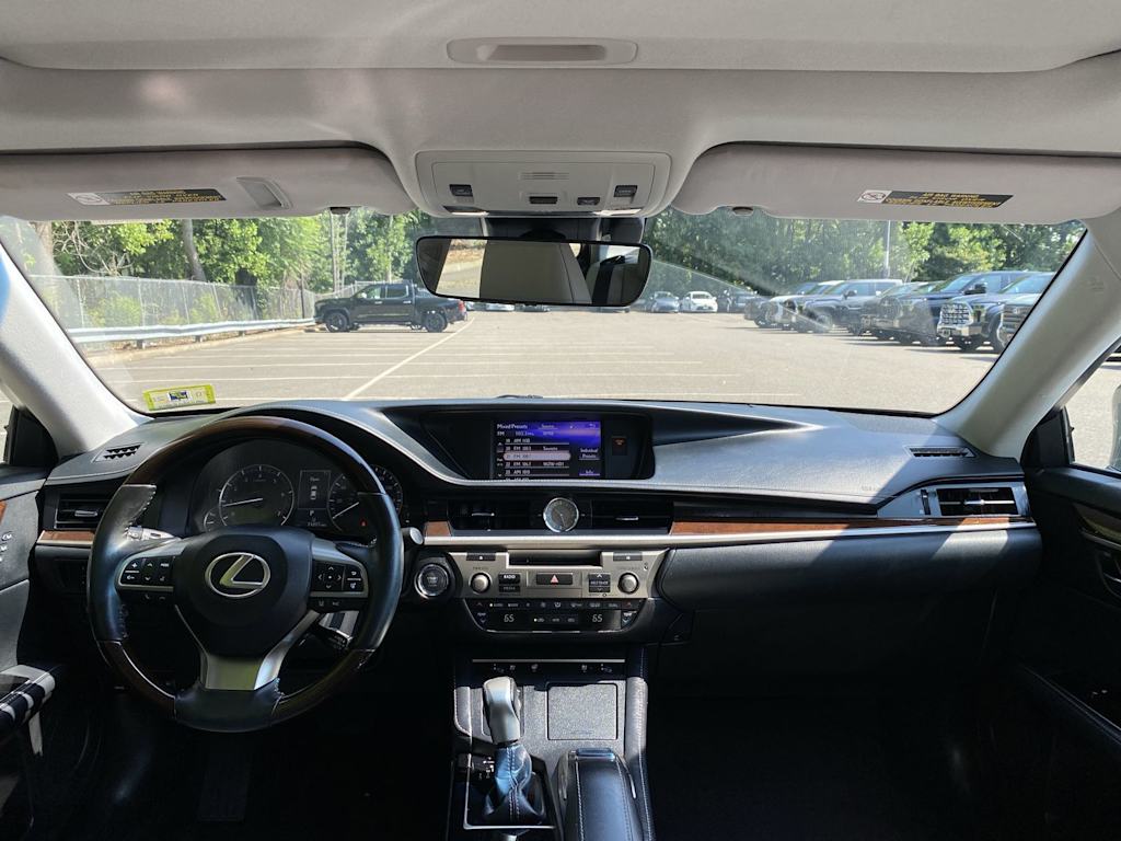 Thumbnail: 2017 Lexus ES - 2