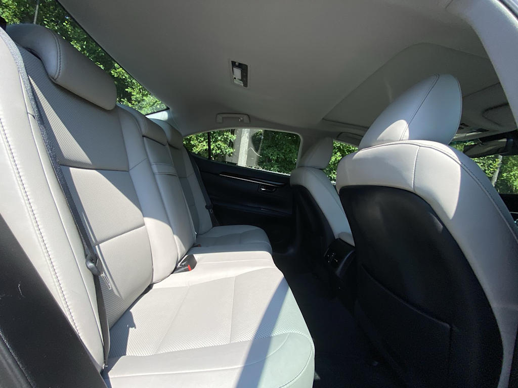 Thumbnail: 2017 Lexus ES - 32