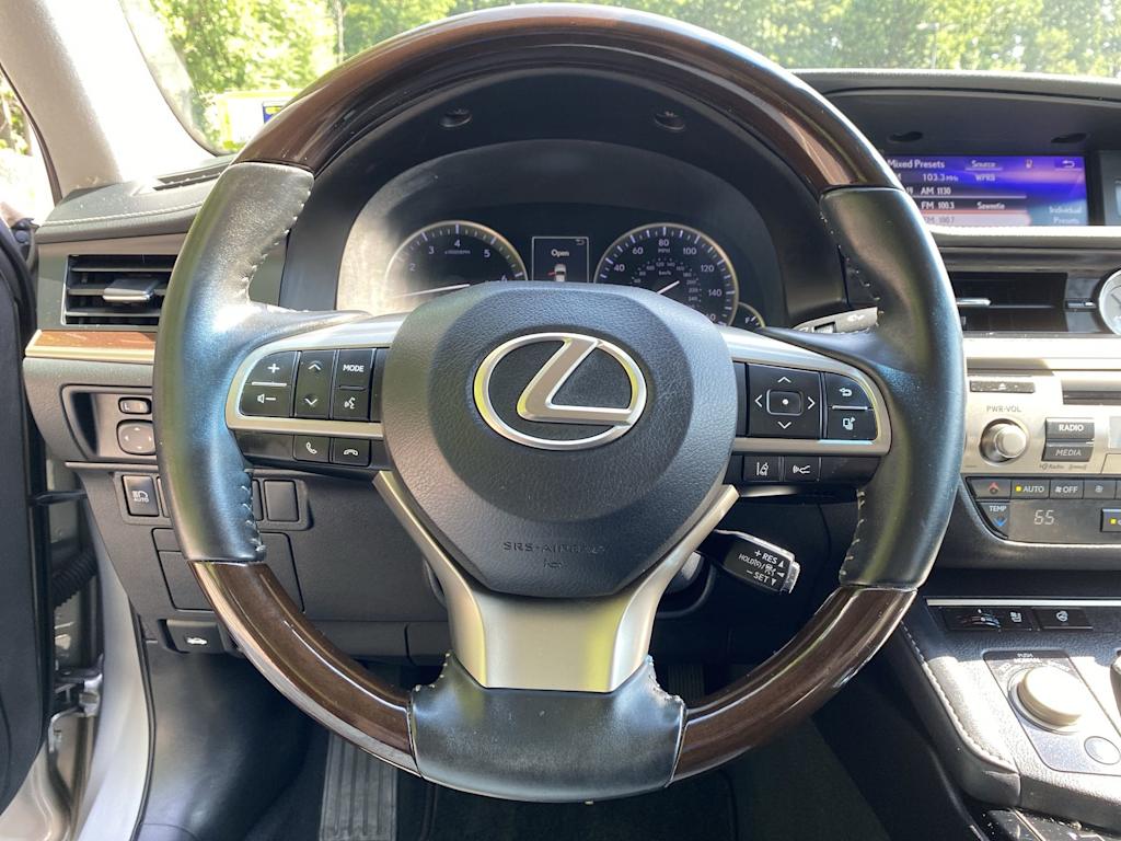 Thumbnail: 2017 Lexus ES - 13