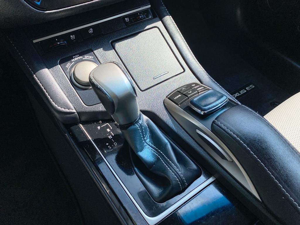 Thumbnail: 2017 Lexus ES - 15