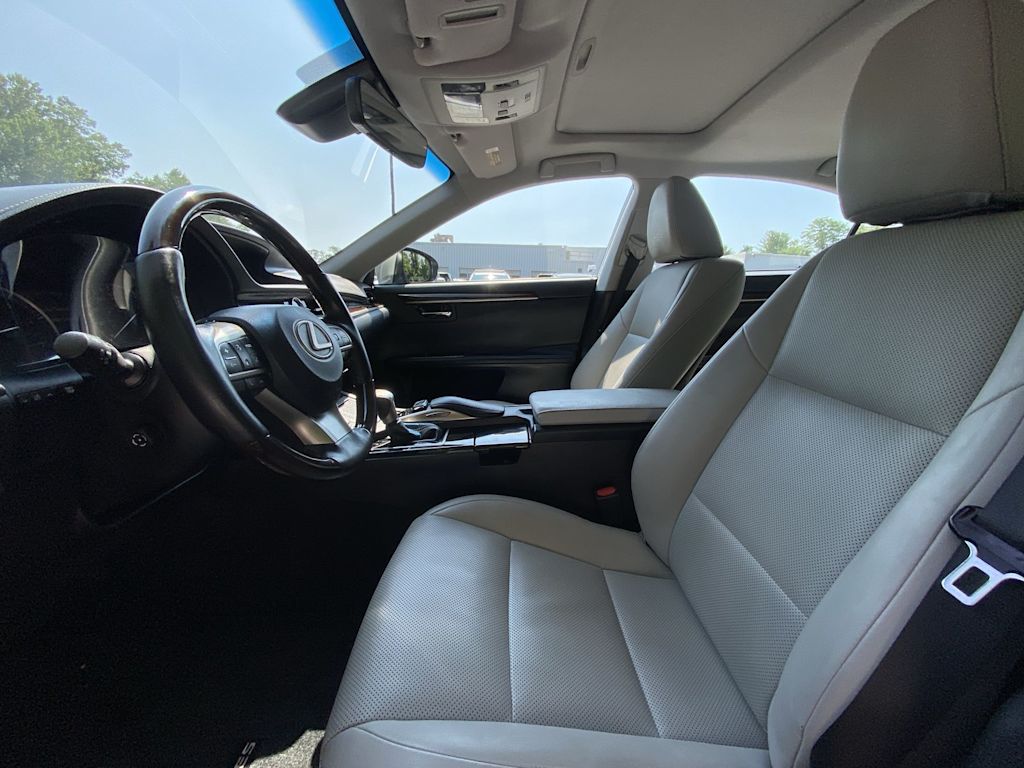 Thumbnail: 2017 Lexus ES - 10