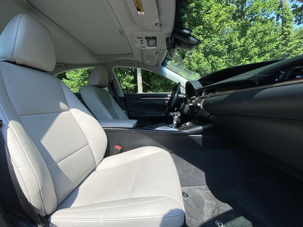Thumbnail: 2017 Lexus ES - 18