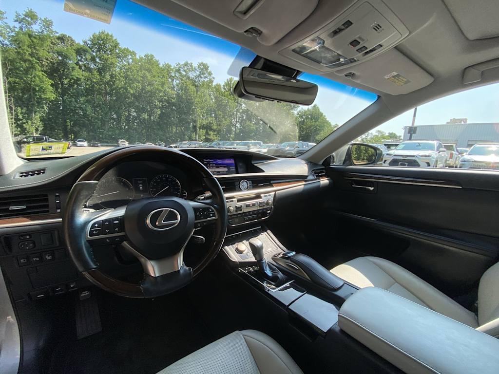 Thumbnail: 2017 Lexus ES - 9