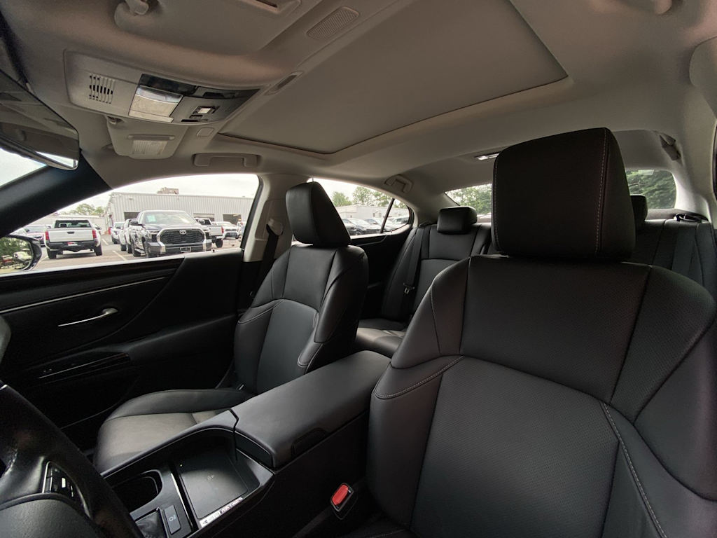 Thumbnail: 2023 Lexus ES - 28
