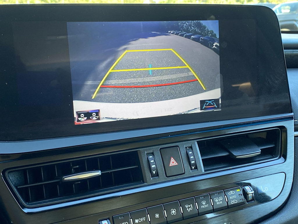 Thumbnail: 2022 Lexus ES - 29