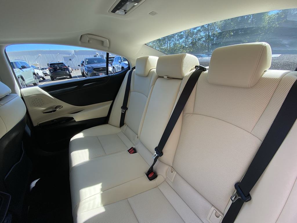 Thumbnail: 2022 Lexus ES - 10