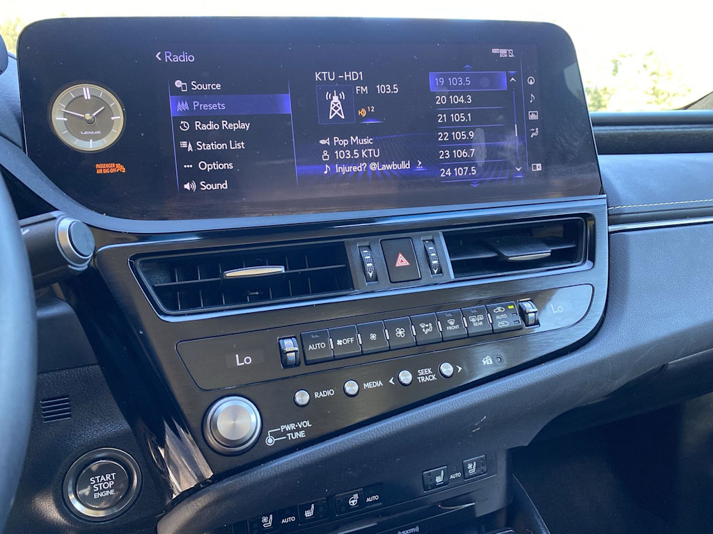 Thumbnail: 2022 Lexus ES - 13