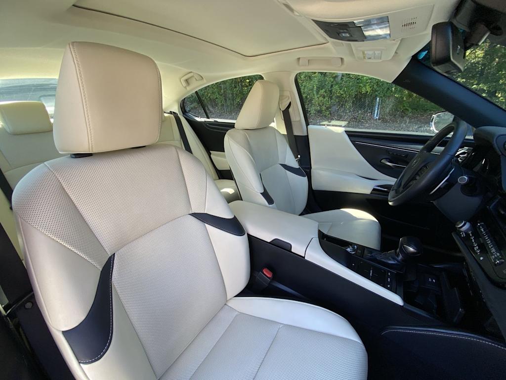 Thumbnail: 2022 Lexus ES - 25