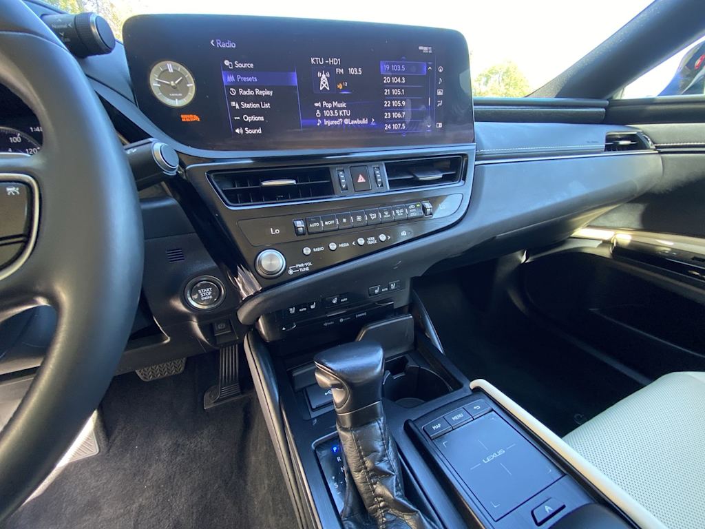 Thumbnail: 2022 Lexus ES - 11