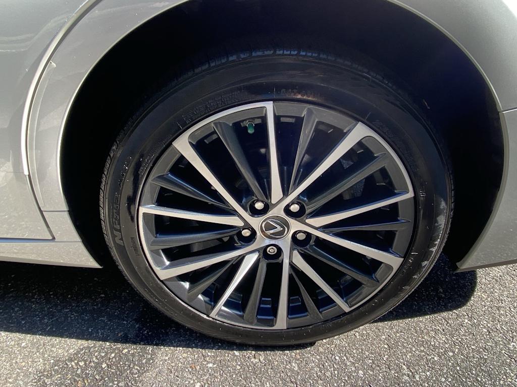 Thumbnail: 2022 Lexus ES - 20