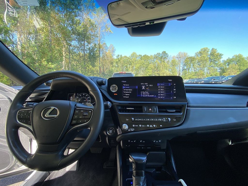 Thumbnail: 2022 Lexus ES - 7