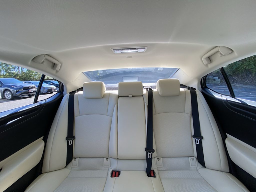 Thumbnail: 2022 Lexus ES - 27