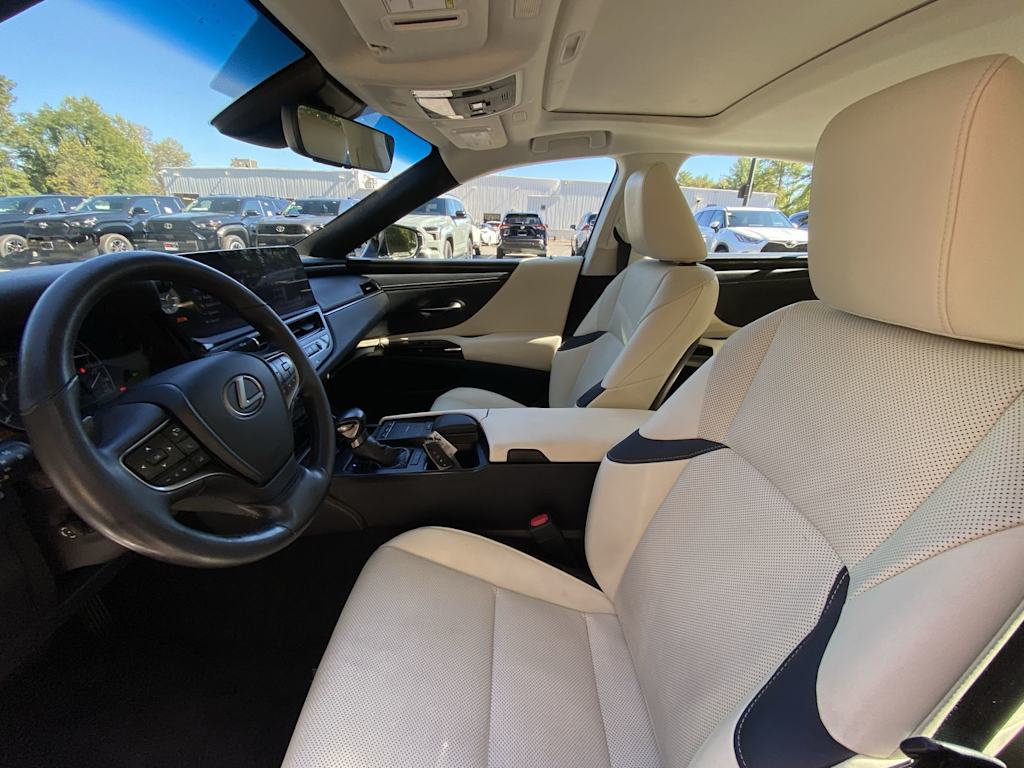 Thumbnail: 2022 Lexus ES - 2