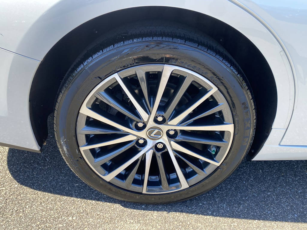 Thumbnail: 2022 Lexus ES - 21