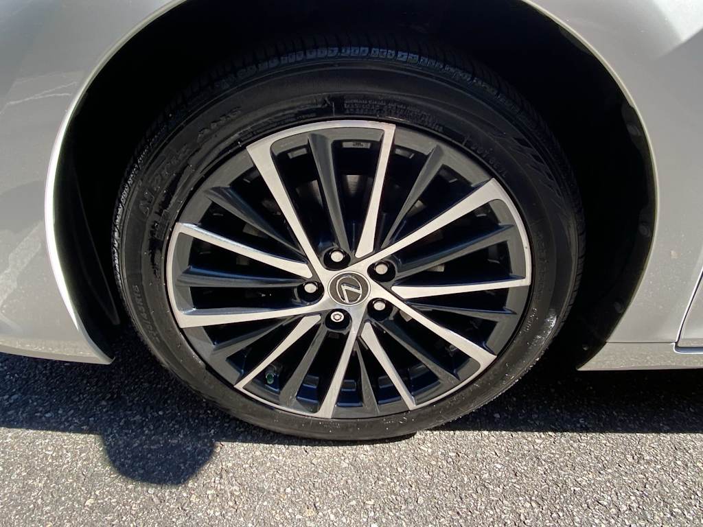 Thumbnail: 2022 Lexus ES - 6