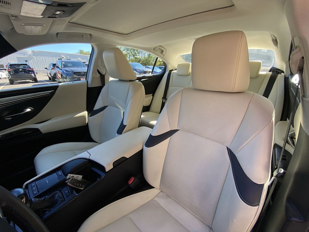 Thumbnail: 2022 Lexus ES - 8