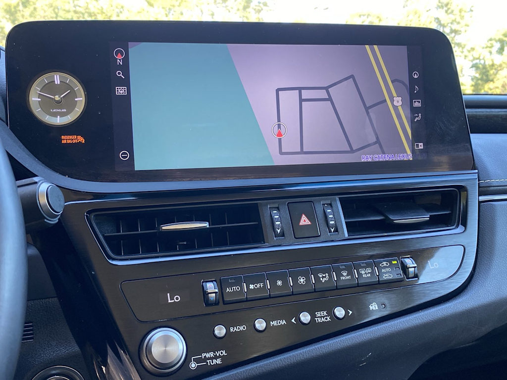 Thumbnail: 2022 Lexus ES - 28