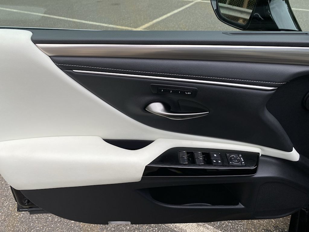 Thumbnail: 2024 Lexus ES - 30