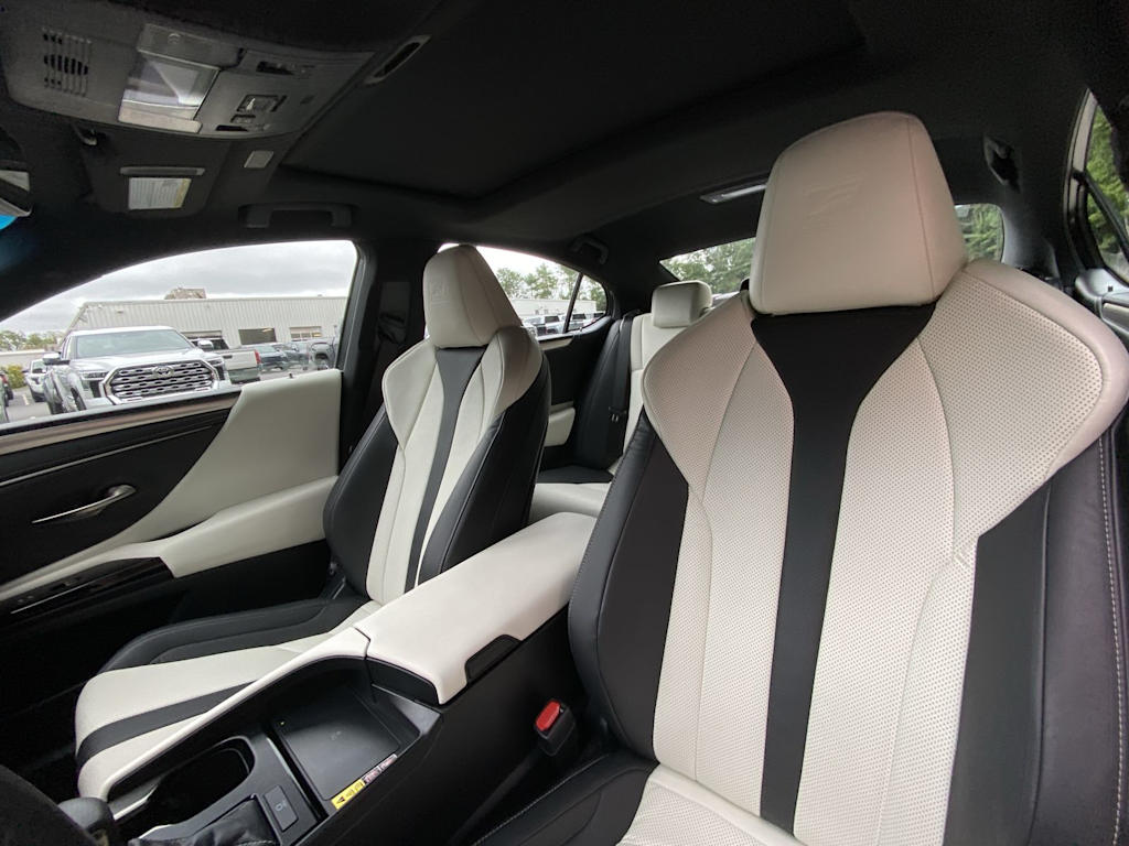 Thumbnail: 2024 Lexus ES - 10