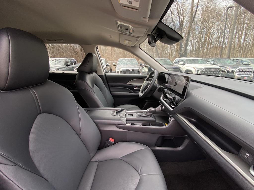 Thumbnail: 2025 Toyota Grand Highlander - 27