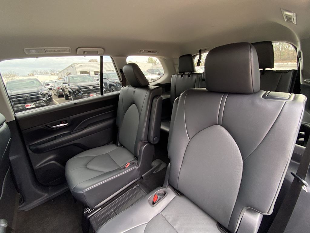 Thumbnail: 2025 Toyota Grand Highlander - 10