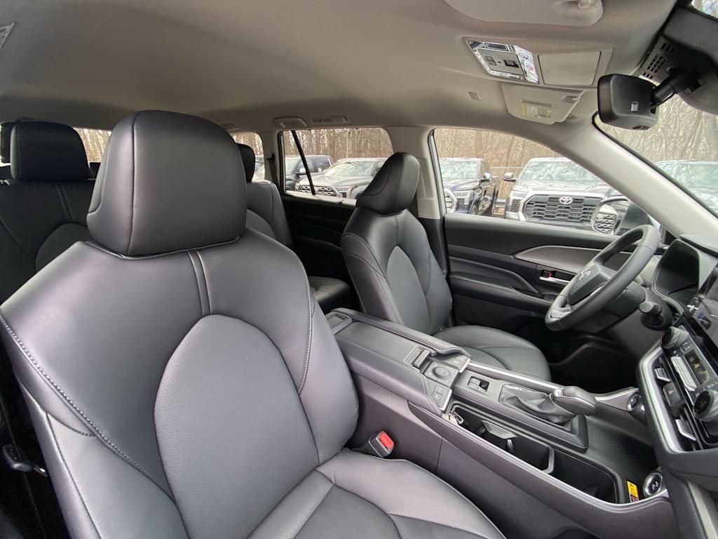 Thumbnail: 2025 Toyota Grand Highlander - 28