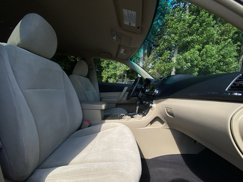 Thumbnail: 2012 Toyota Highlander - 31