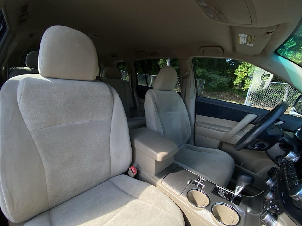 Thumbnail: 2012 Toyota Highlander - 32