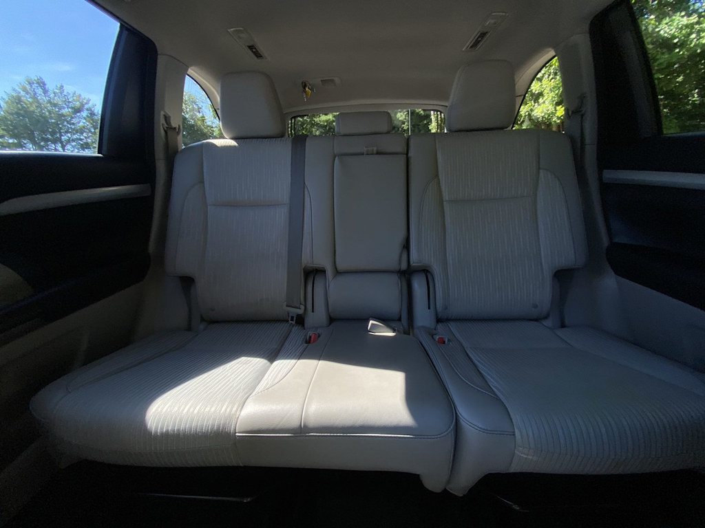 Thumbnail: 2015 Toyota Highlander - 33