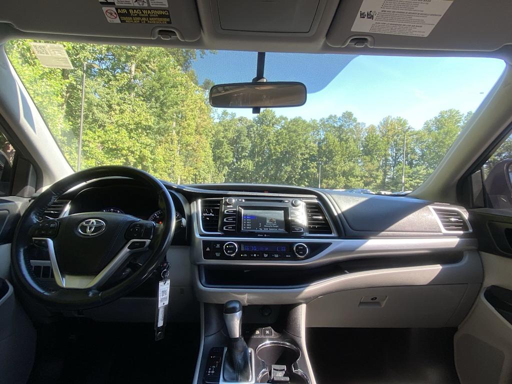 Thumbnail: 2015 Toyota Highlander - 2