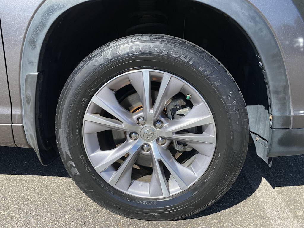 Thumbnail: 2015 Toyota Highlander - 28