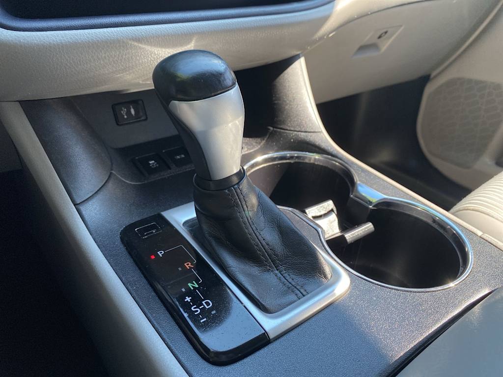Thumbnail: 2015 Toyota Highlander - 15