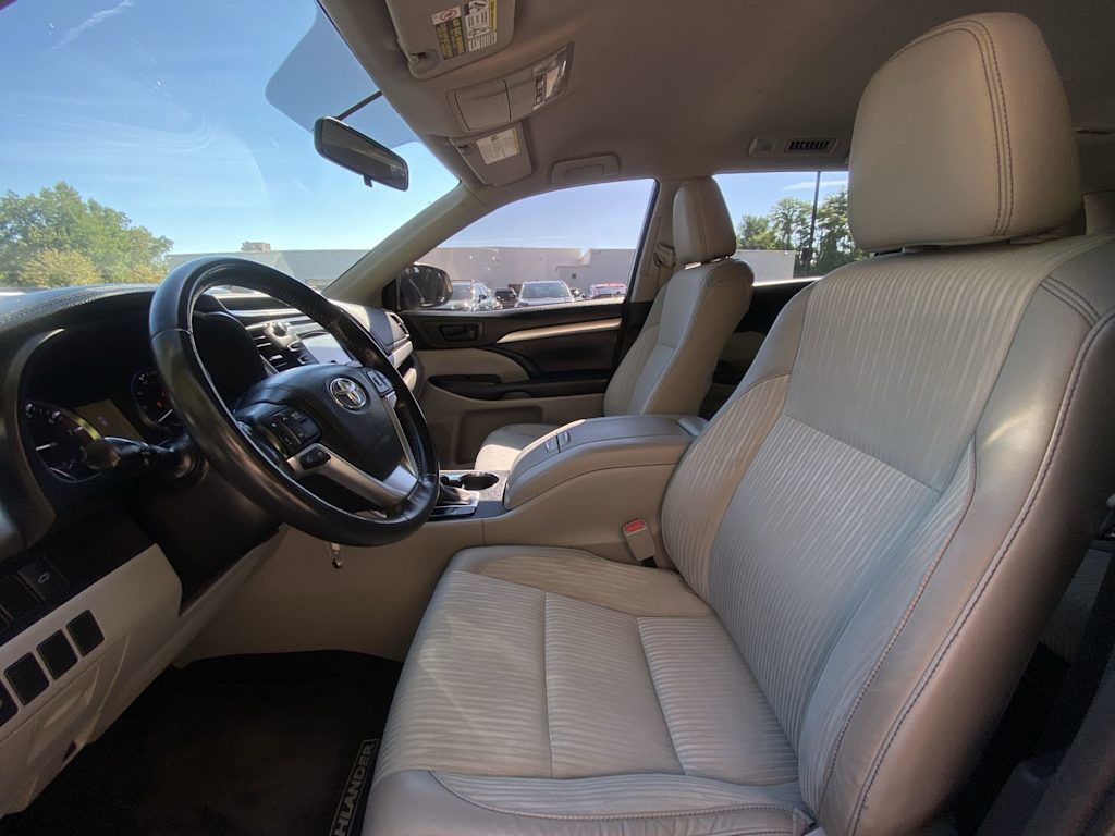 Thumbnail: 2015 Toyota Highlander - 10